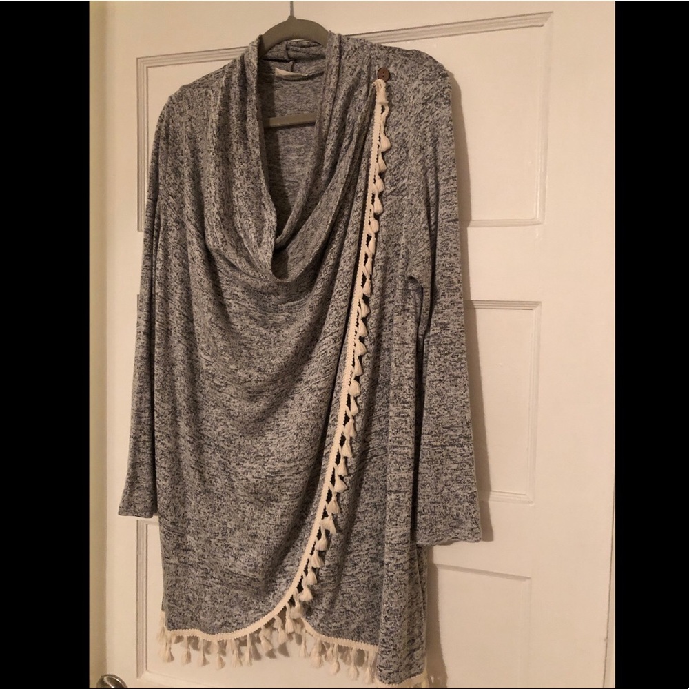 Loose Wrap Top lined with Tassels